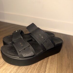 Brooklyn buckle low wedge crocs